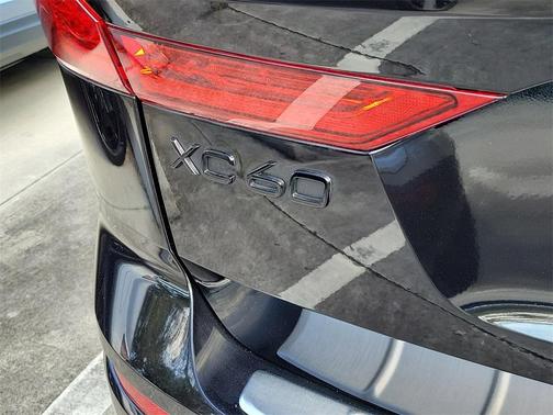 2024 Volvo XC60 Recharge Plug-In Hybrid T8 Ultimate Black Edition