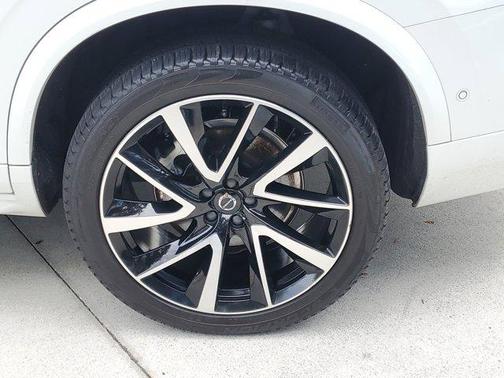 2024 Volvo XC90 B6 Ultimate Bright Theme 6-Seater