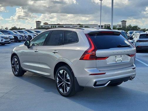 2026 Volvo XC60 B5 Plus