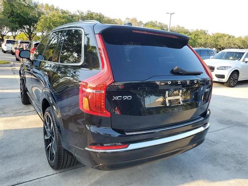 2024 Volvo XC90 B5 Plus Bright Theme
