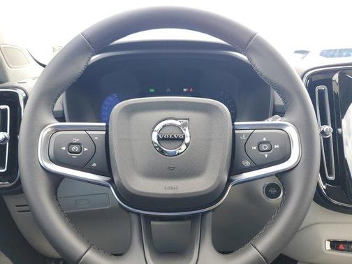 2026 Volvo XC40 B4 Plus