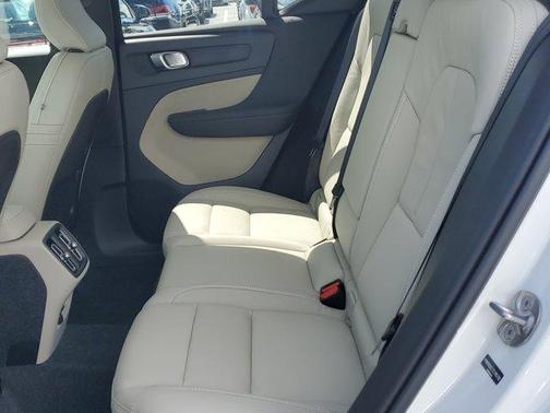 2026 Volvo XC40 B4 Plus