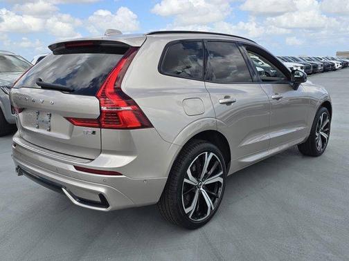 2025 Volvo XC60 B5 Ultra