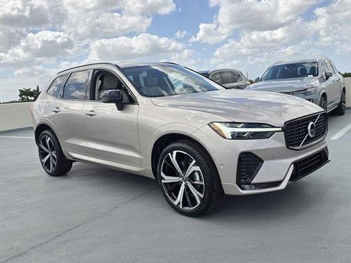 2025 Volvo XC60 B5 Ultra