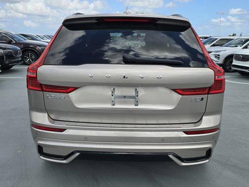 2025 Volvo XC60 B5 Ultra