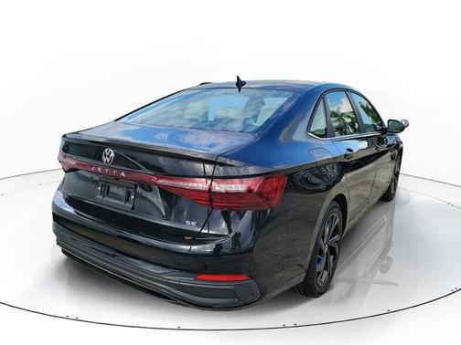 Deep Black Pearl 2026 Volkswagen Jetta 1.5T SE