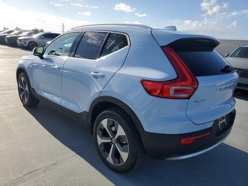 2025 Volvo XC40 B5 Plus Bright Theme
