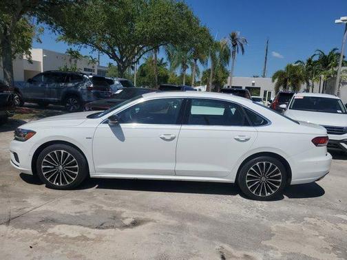 2022 Volkswagen Passat 2.0T Limited Edition