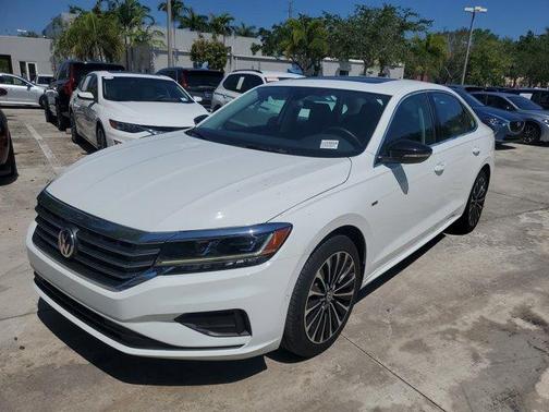2022 Volkswagen Passat 2.0T Limited Edition