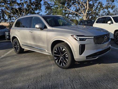 2025 Volvo XC90 B5 Plus 7-Seater