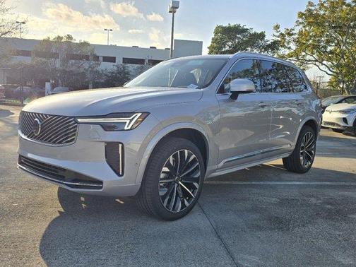 2025 Volvo XC90 B5 Plus 7-Seater