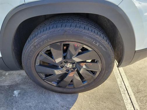 2025 Volkswagen Atlas Cross Sport 2.0T SE w/Technology