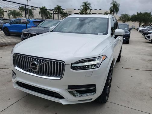 2024 Volvo XC90 B5 Plus Bright Theme