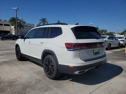 2025 Volkswagen Atlas 2.0T SE w/Technology
