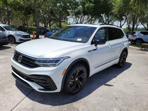 Opal White Pearl Effect 2023 Volkswagen Tiguan 2.0T SE R-Line Black