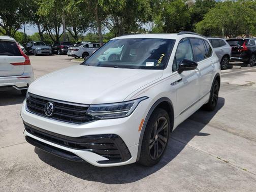 Opal White Pearl Effect 2023 Volkswagen Tiguan 2.0T SE R-Line Black