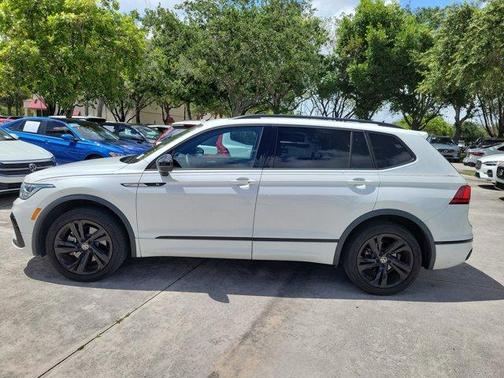 Opal White Pearl Effect 2023 Volkswagen Tiguan 2.0T SE R-Line Black
