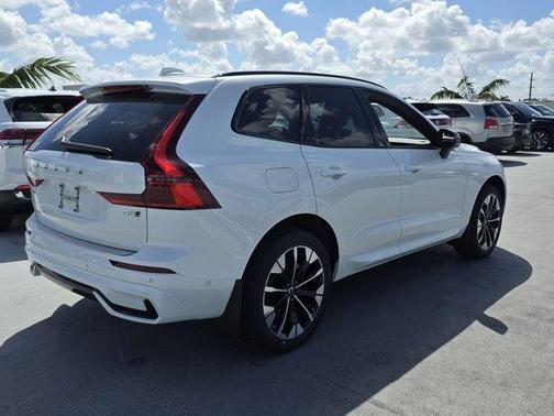 2026 Volvo XC60 B5 Plus