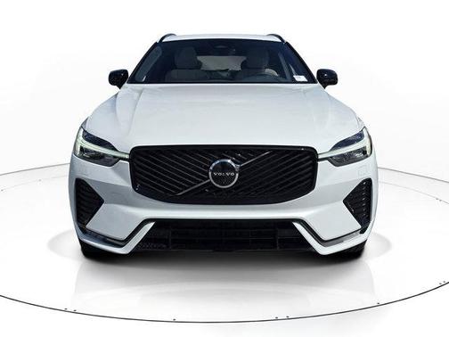 Crystal White Metallic 2026 Volvo XC60 B5 Plus