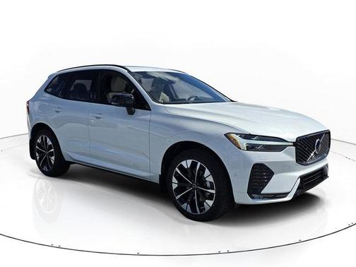 Crystal White Metallic 2026 Volvo XC60 B5 Plus