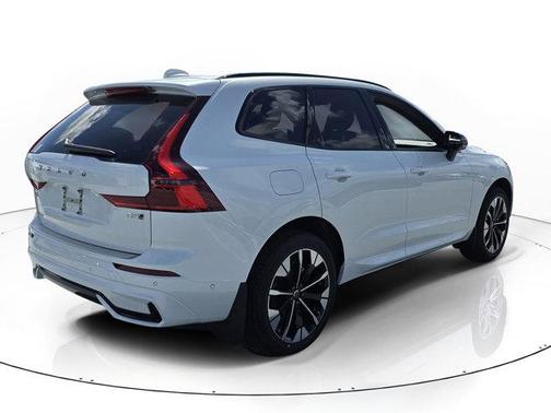 Crystal White Metallic 2026 Volvo XC60 B5 Plus