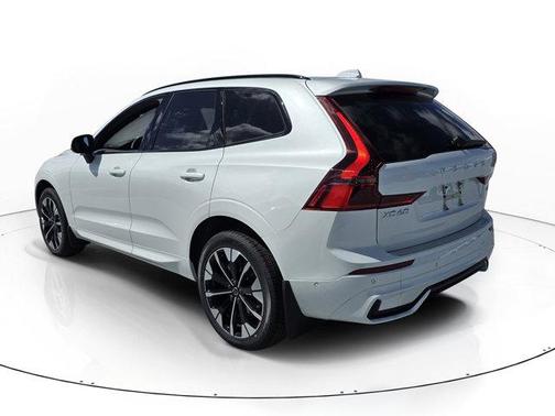 Crystal White Metallic 2026 Volvo XC60 B5 Plus