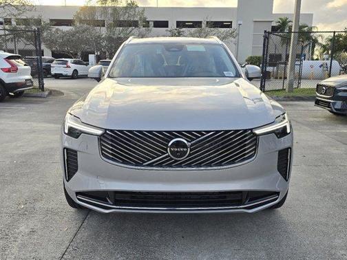 2025 Volvo XC90 B6 Plus 7-Seater