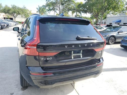 2022 Volvo XC60 B5 Momentum