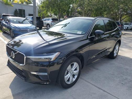 2022 Volvo XC60 B5 Momentum