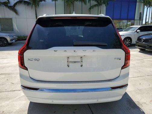 2025 Volvo XC90 Plug-In Hybrid T8 Core 7-Seater