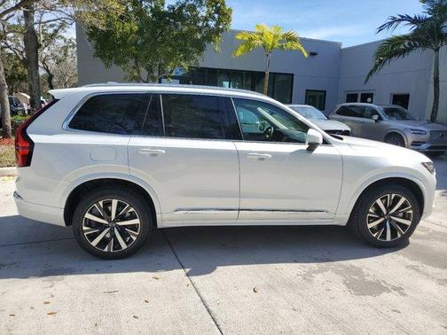 2025 Volvo XC90 Plug-In Hybrid T8 Core 7-Seater