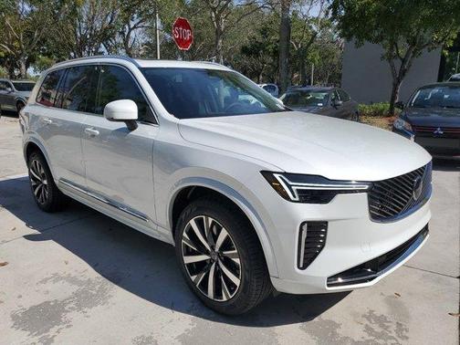 2025 Volvo XC90 Plug-In Hybrid T8 Core 7-Seater