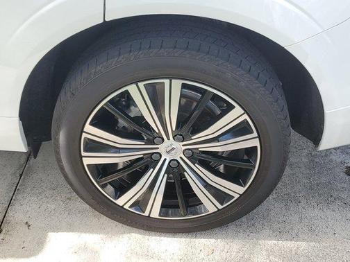 2022 Volvo XC60 Recharge Plug-In Hybrid T8 Inscription Extended Range