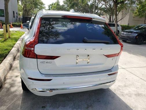 2022 Volvo XC60 Recharge Plug-In Hybrid T8 Inscription Extended Range