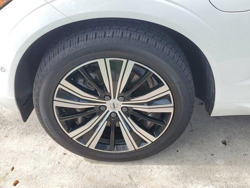 2022 Volvo XC60 Recharge Plug-In Hybrid T8 Inscription Extended Range