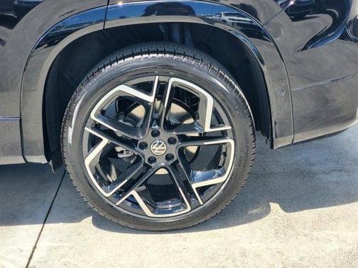 2025 Volkswagen Tiguan 2.0T SEL R-Line