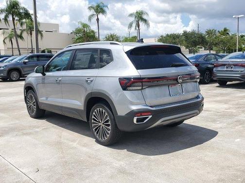 2025 Volkswagen Taos 1.5T SE