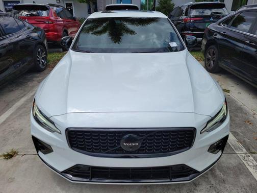 2024 Volvo S60 B5 Plus Black Edition