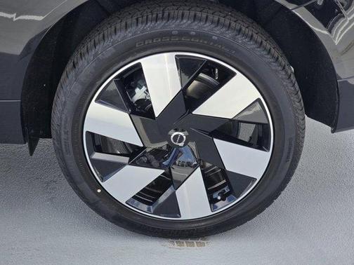 2025 Volvo XC60 Plug-In Hybrid T8 Plus