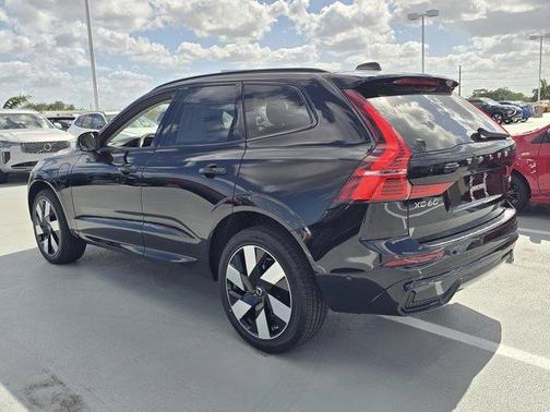 2025 Volvo XC60 Plug-In Hybrid T8 Plus