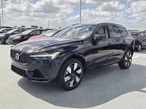 2025 Volvo XC60 Plug-In Hybrid T8 Plus