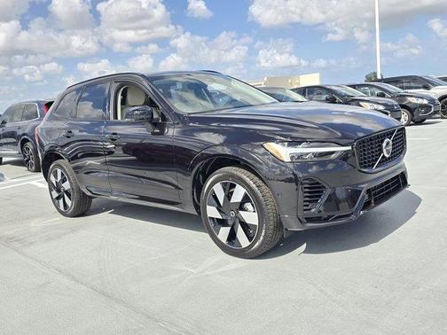 2025 Volvo XC60 Plug-In Hybrid T8 Plus