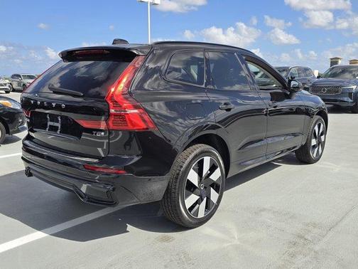 2025 Volvo XC60 Plug-In Hybrid T8 Plus
