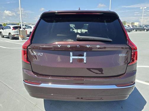 2026 Volvo XC90 CORE