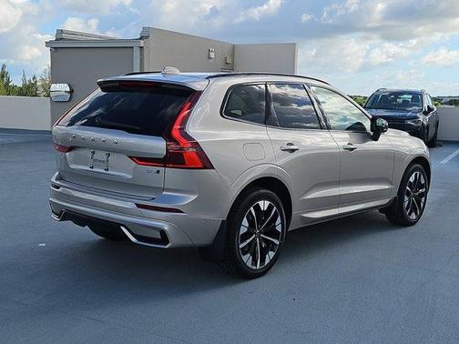 2026 Volvo XC60 B5 Plus