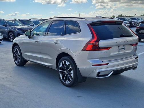 2026 Volvo XC60 B5 Plus