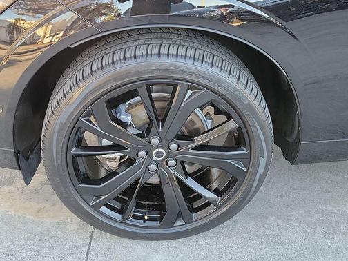 2024 Volvo XC60 B5 Ultimate Black Edition