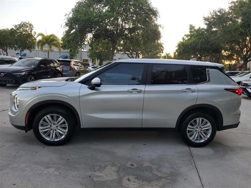 2023 Mitsubishi Outlander ES
