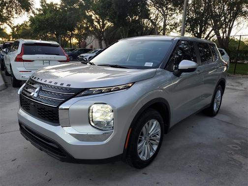 2023 Mitsubishi Outlander ES