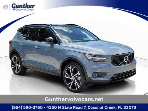 Gray Metallic 2021 Volvo XC40 T5 R-Design